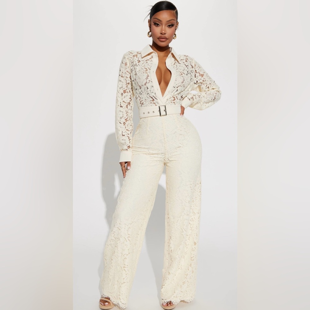 Fashion Nova Cream Lace Jumpsuit (L) ✨